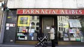Una imagen de archivo de una farmacia en Barcelona / EFE