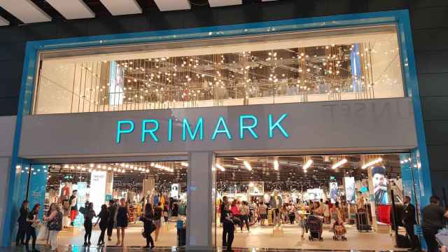 Exterior de una tienda Primark en un centro comercial