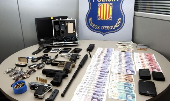 Armas, relojes y dinero incautado durante la operación 'Smile'