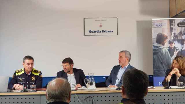 Albert Batlle y Jaume Collboni en la presentación del nuevo modelo de Guardia Urbana / ALBERT BATLLE