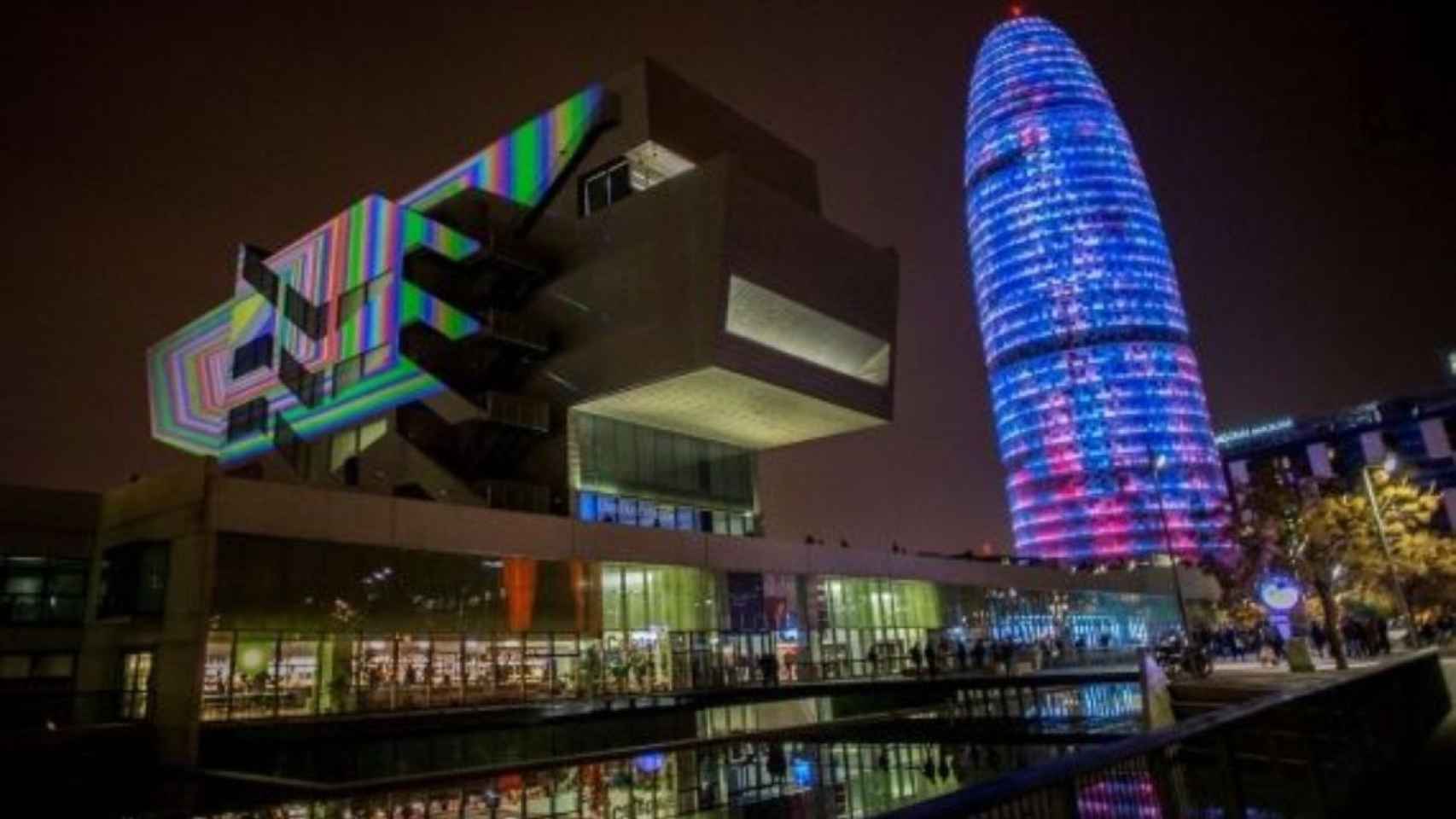 Torre Agbar y Museo del Diseño en Barcelona durante una edición de Llum BCN / EFE