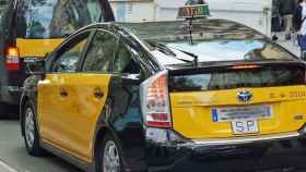 Taxis circulando en Barcelona / MARIO DURÁN