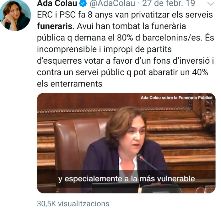 Tuit de Colau criticando la privatización Servicios Funerarios de Barcelona en 2011