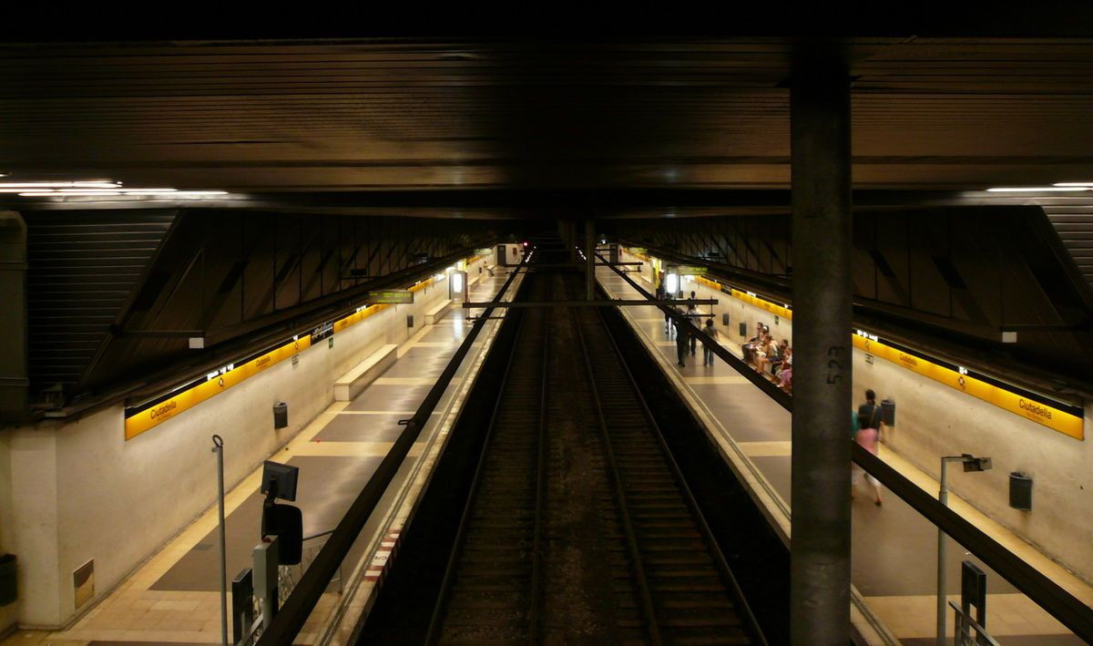 Estación de metro en la parada de Ciutadella-Vila Olímpica