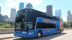 Un megabus como el que cubre la ruta desde Barcelona hasta París y Londres