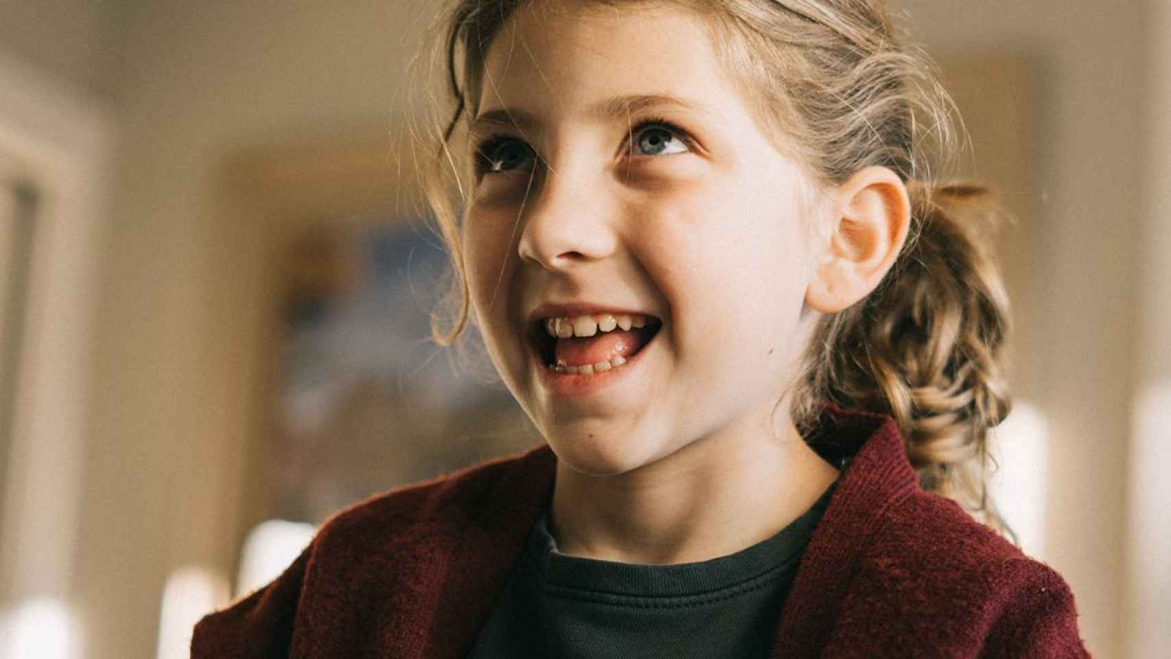 Andrea, una niña de 8 años afectada por fibrosis quística