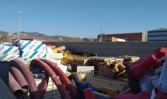 Materiales de obra para la construcción del estadio / JORDI SUBIRANA