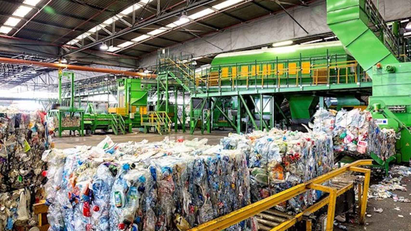 Trabajos de reciclaje de residuos / EUROPA PRESS