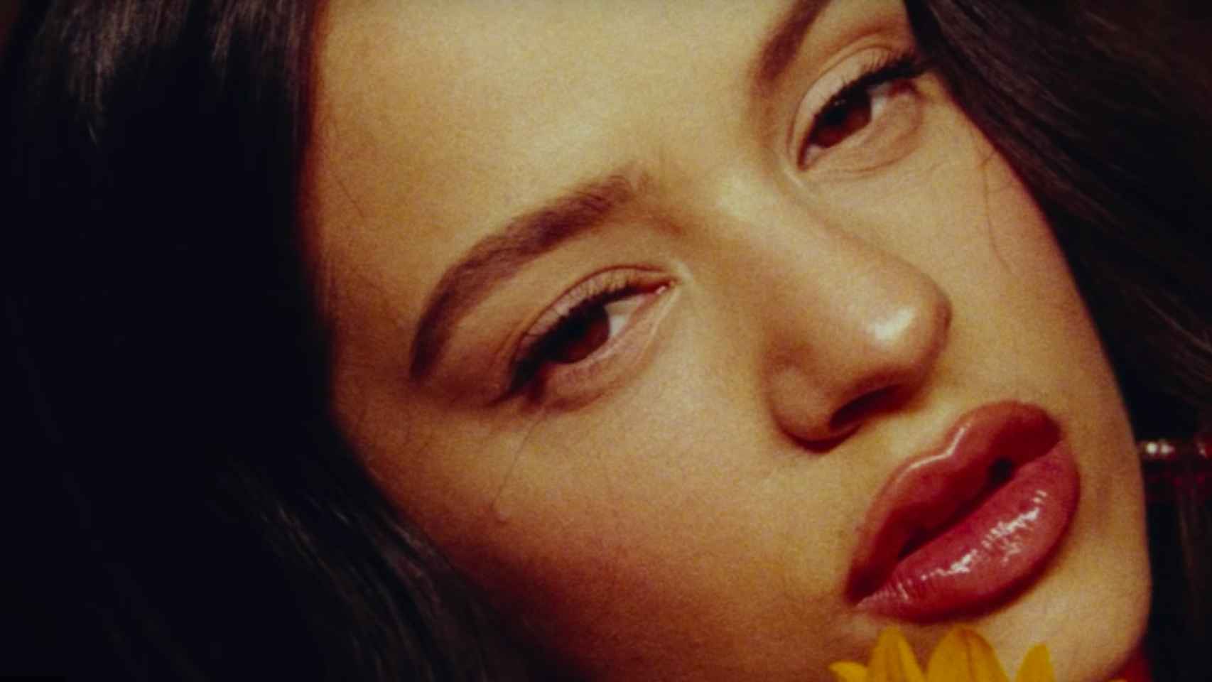 Captura de pantalla de un fragmento del trailer del documental de Rosalía / BILLBOARD