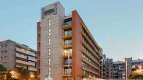 Imagen del hotel, propiedad de Meridia Capital, Hesperia Barcelona del Mar en un bonito atardecer barcelonés / BOOKING
