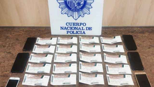 Entradas falsas del Clásico Madrid -Barça requisadas por la Policía Nacional