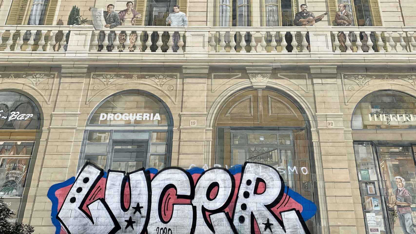 El grafiti sobre la fachada de 'Balcons de Barcelona' en una foto de archivo / TWITTER BARCELONA SINGULAR