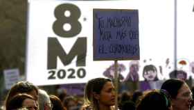 Cartel durante la manifestación feminista de este 8 de marzo en Barcelona / EFE - QUIQUE GARCÍA