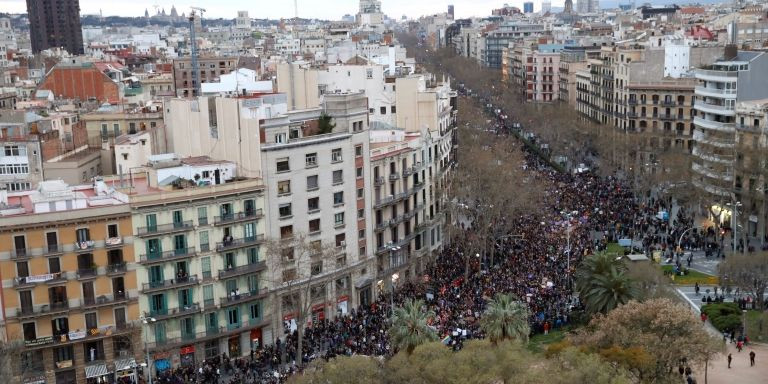 Vista aérea de la manifestación del 8M de 2020 en el centro de Barcelona / EFE