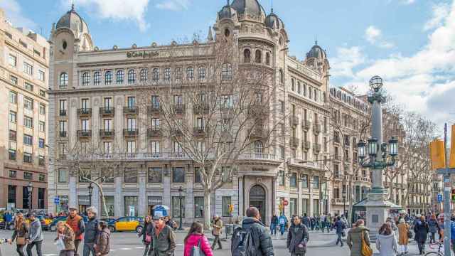 Exterior del edificio del que será el futuro Primark, situado en plaza Catalunya