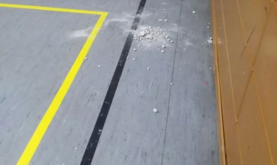 Desprendimiento del techo del centro deportivo en Can Cuiàs / AVV CIUDAD MERIDIANA
