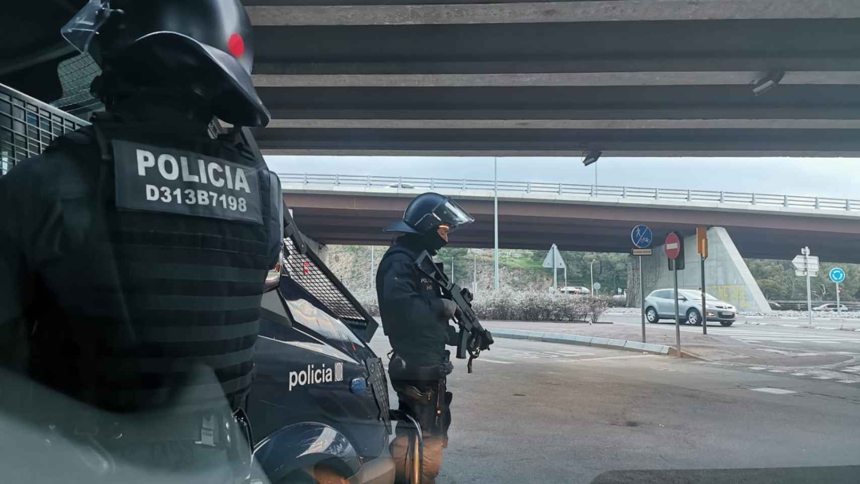 Imagen de un operativo policial contra ladrones violentos reincidentes en Barcelona / TWITTER MOSSOS