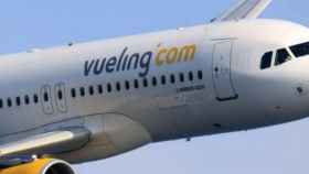 Un avión de la compañía Vueling en Barcelona / ARCHIVO