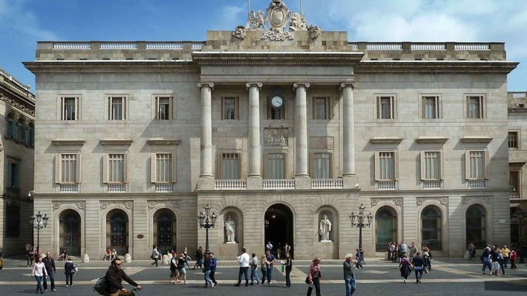 Imagen del Ayuntamiento de Barcelona y la plaza Sant Jaume