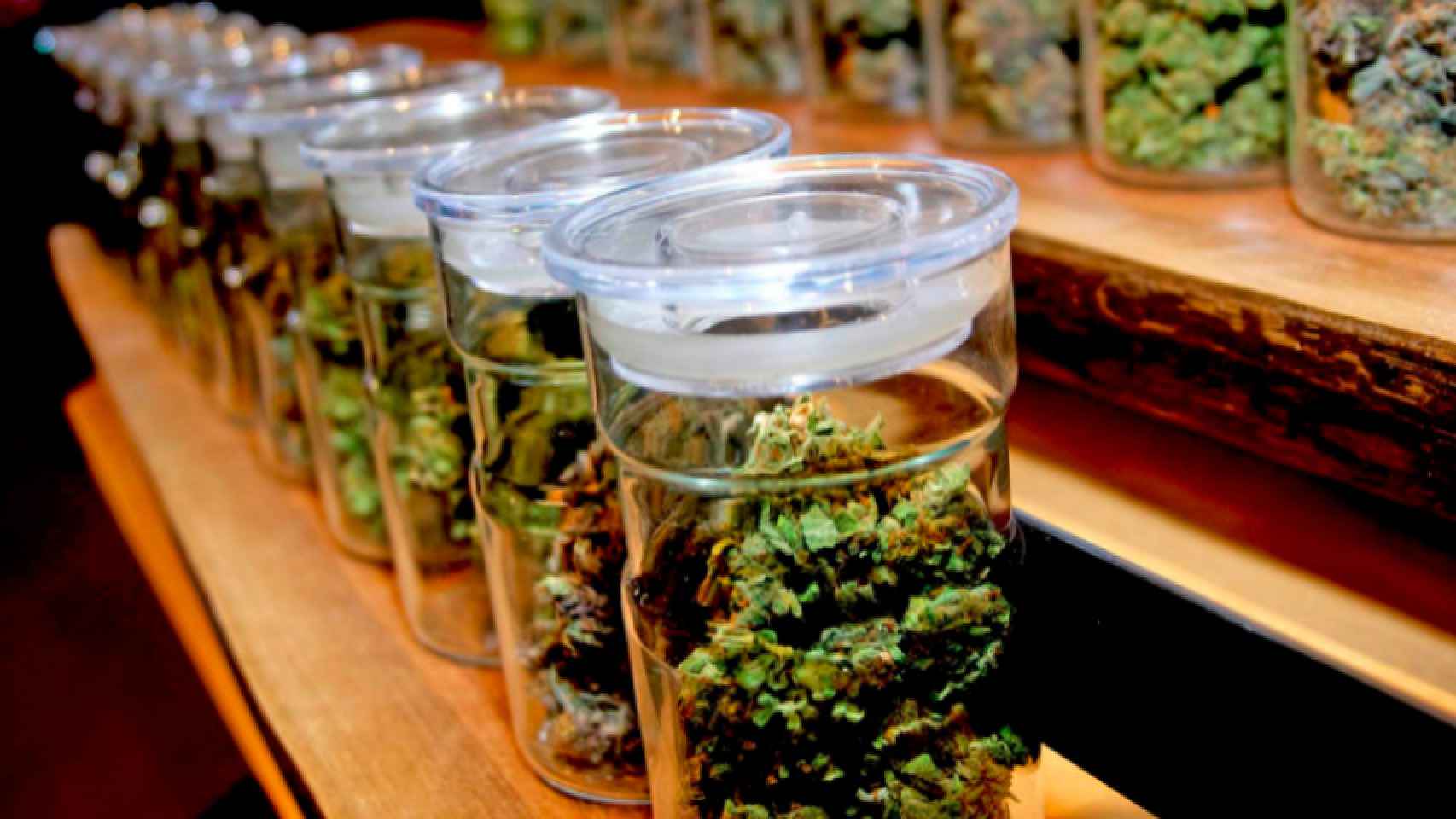 Tarros de cannabis, en una imagen de archivo / FEDCAC