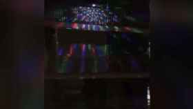 Captura de pantalla del vídeo del balcón discoteca que ha enloquecido a todo un bloque de Badalona / BMAGAZINE