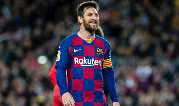 Leo Messi, el jugador con más ingresos anuales, en el campo de fútbol / EUROPA PRESS