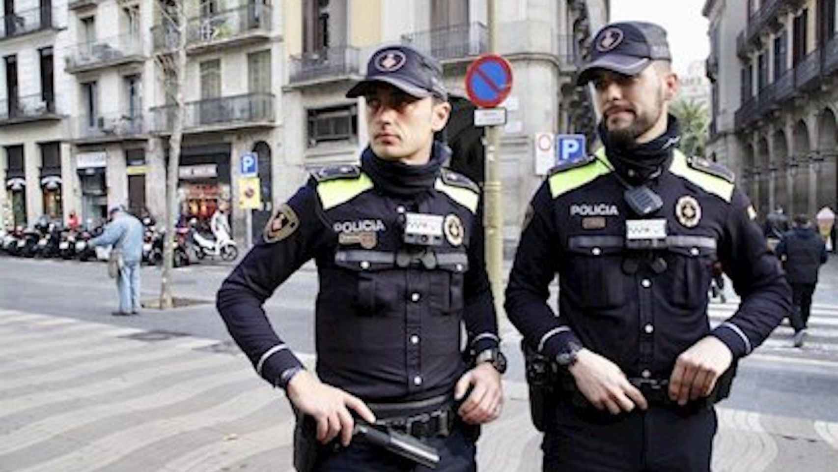 Agentes de la Guardia Urbana, en la Rambla de Barcelona / EUROPA PRESS