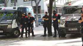 Imagen de archivo de agentes de los Mossos d'Esquadra en Barcelona / EFE