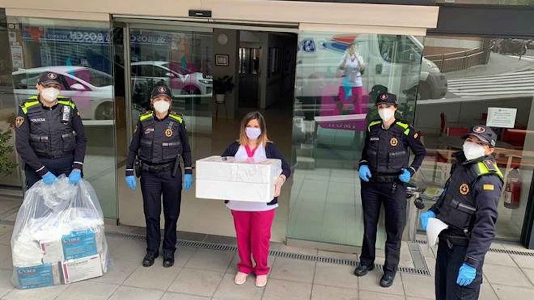 Agentes de la Guardia Urbana del Ayuntamiento de Barcelona con mascarillas / TWTTER GUARDIA URBANA