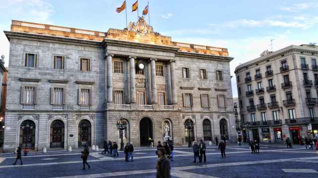 Imagen del Ayuntamiento de Barcelona y la plaza Sant Jaume