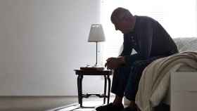 Imagen de un anciano en casa que vive solo / ARCHIVO