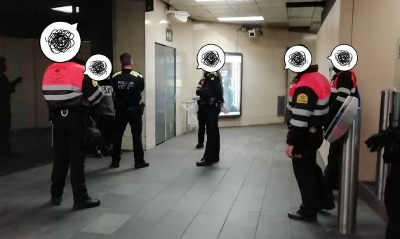 Vigilantes y policía detienen a un ladrón en el metro