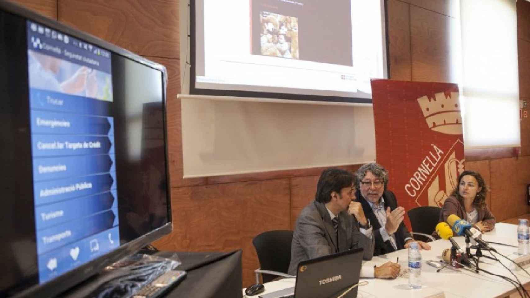 Presentación de la aplicación en Cornellà con la presencia del alcalde, Antonio Balmón / M7