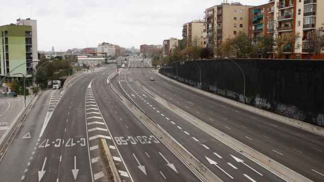 La avenida Meridiana de Barcelona, sin tráfico por el confinamiento / EUROPA PRESS