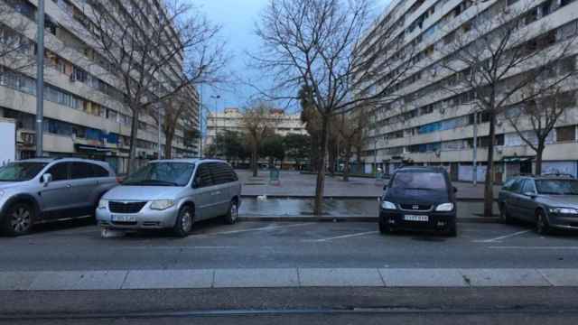 Bloques de viviendas en el barrio de La Mina / GUILLEM ANDRÉS