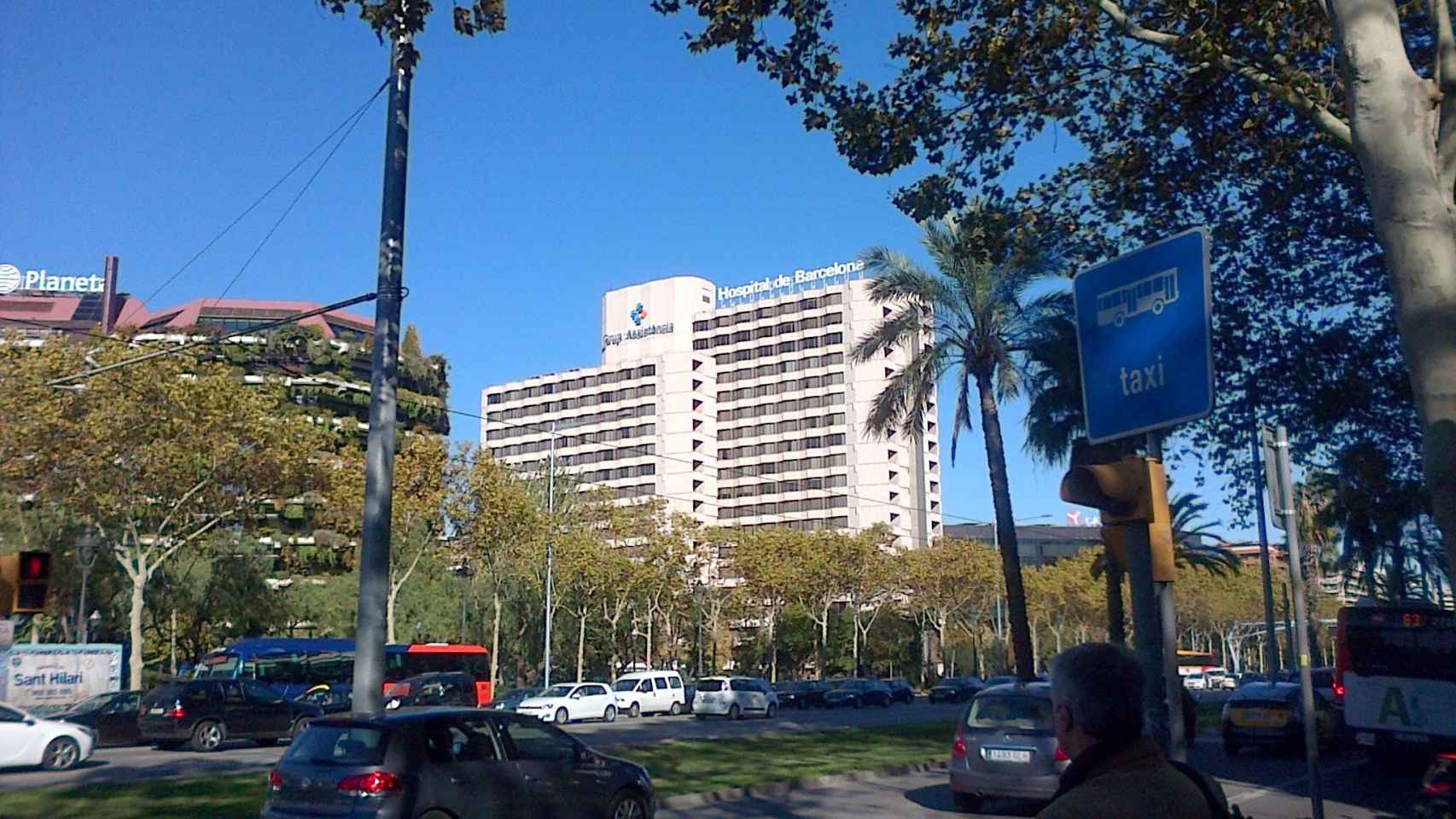 Exterior del Hospital de Barcelona, situado en la Diagonal