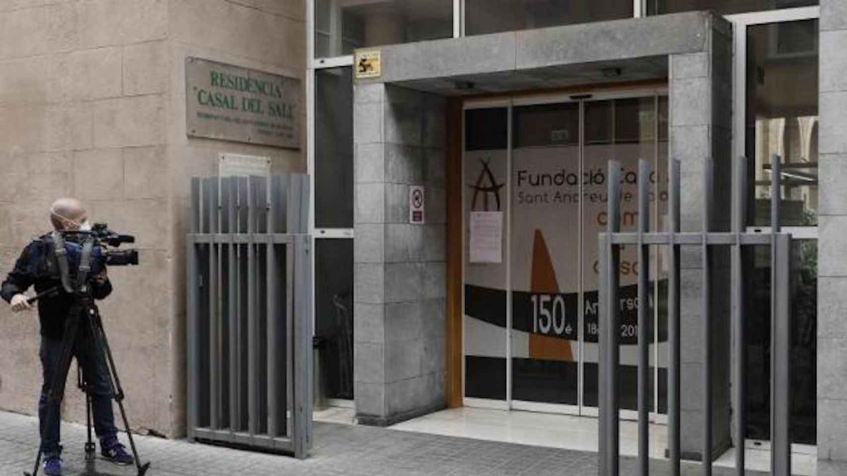 Acceso de la residencia Casa Asil de Sant Andreu / EFE