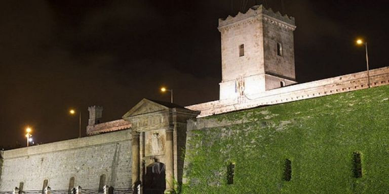Vista nocturna del Castillo de Montjuïc / ARCHIVO
