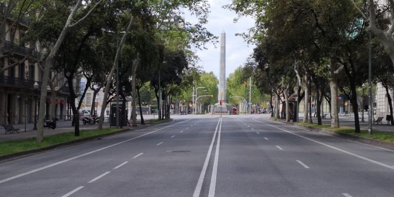 La avenida Diagonal sin tráfico durante la reclusión por coronavirus en Barcelona / G.A.