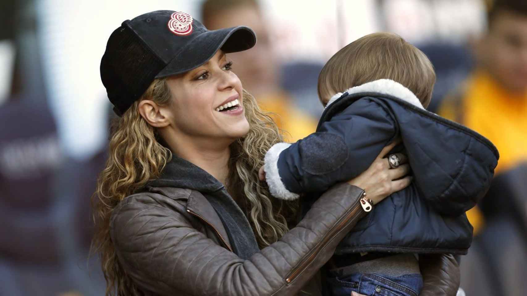 La cantante colombiana Shakira y su hijo pequeño Sasha