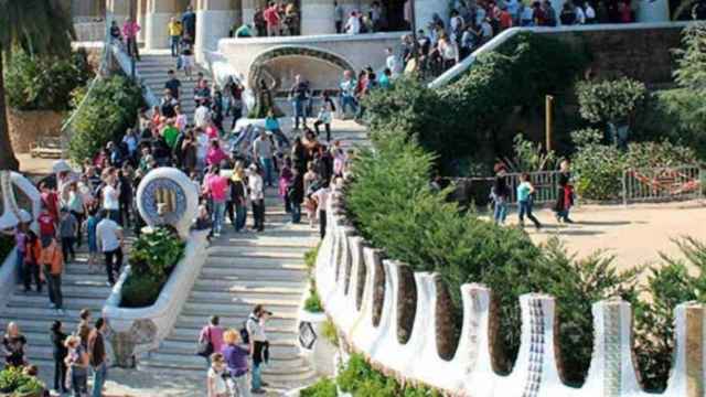 Turistas en la zona monumental del Park Güell