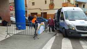 El Ayuntamiento de Barcelona y la cooperativa Grup La Pau trasladan a personas vulnerables a albergues / AY. DE BADALONA