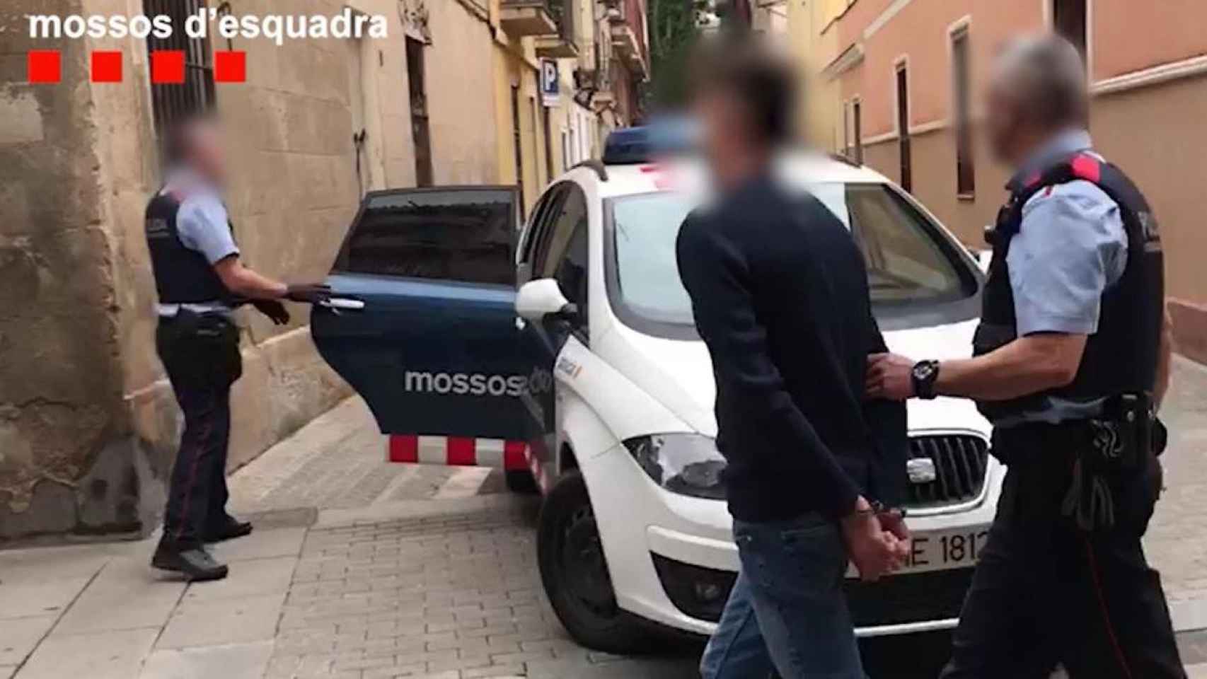 Detención de un ladrón por parte de los Mossos d'Esquadra / MOSSOS