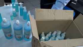Botes de falso gel desinfectante decomisados por los Mossos en L'Hospitalet / MOSSOS D'ESQUADRA