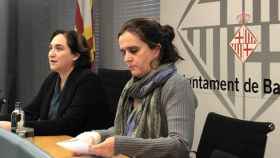 Gemma Tarafa, con Ada Colau durante un acto en el Ayuntamiento de Barcelona / EUROPA PRESS