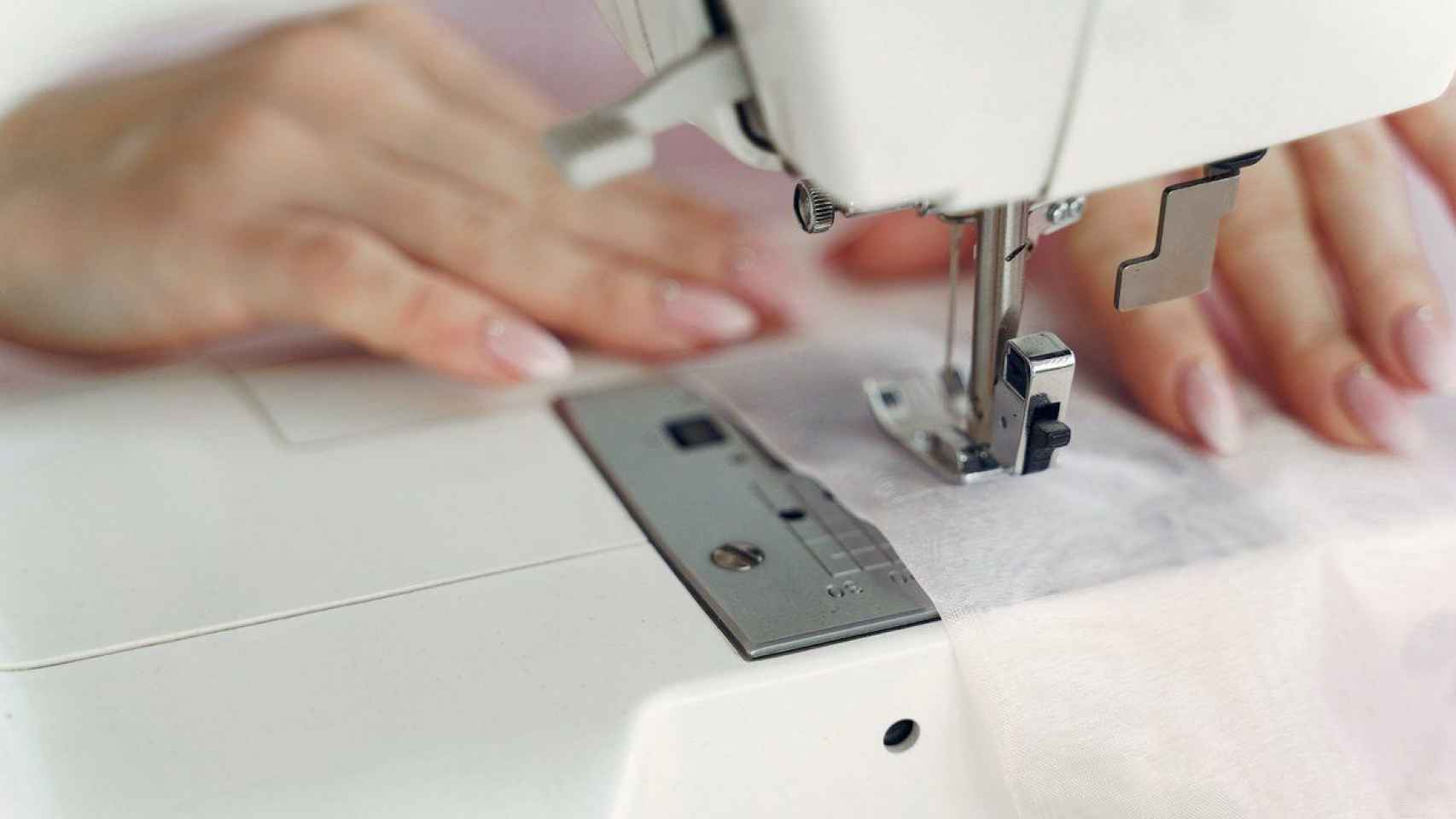 Ilustrar con máquina coser  Maquina de coser, Prendas de ropa