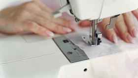 Uso de una máquina de coser