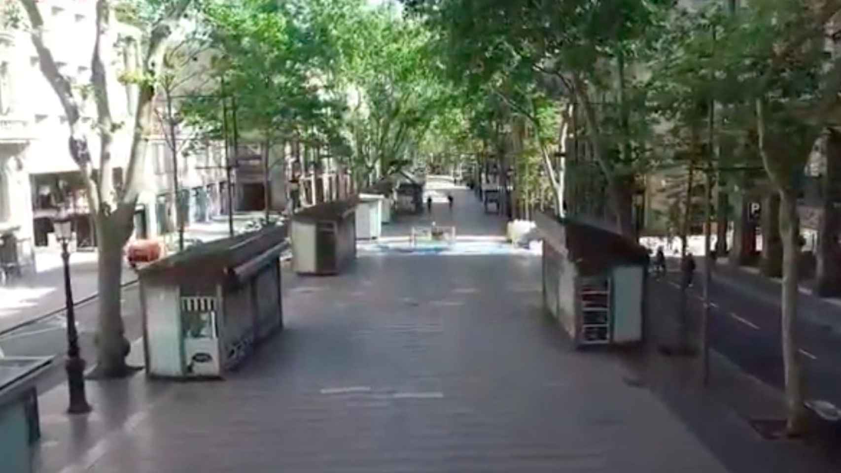 Captura del vídeo grabado por los Mossos d'Esquadra donde se aprecia la Rambla vacía / MOSSOS