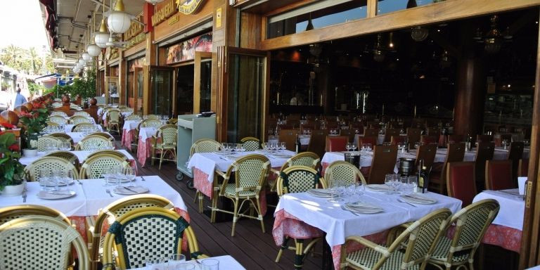 La barca del Salamanca, en el Port Olímpic, es uno de los restaurantes más preciados por los turistas
