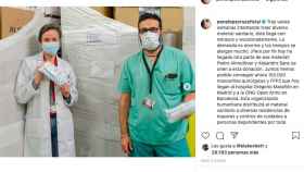 Captura de pantalla del Instagram de Penélope Cruz donde se muestra la llegada del cargamento de mascarillas donado al hospital Gregorio Marañón de Madrid y la Fundación Open Arms en